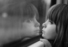 В Запорожье отец забыл в маршрутке дочь-аутиста