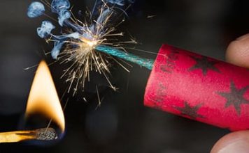 Обожгло лицо: в Мелитополе у школьника в руках взорвалась мощная петарда