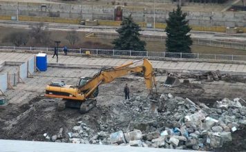 В Запорожье демонтировали постамент, на котором стоял памятник Ленину (ФОТОФАКТ)