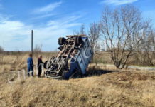 В Запорожской области слетел с трассы и перевернулся автомобиль (ФОТО-ВИДЕО)