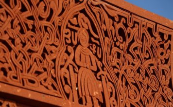 В Бердянске установили необычный религиозный памятный знак (ФОТО)