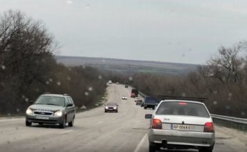Симферопольская трасса под Запорожьем забита автотранспортом (ВИДЕО)