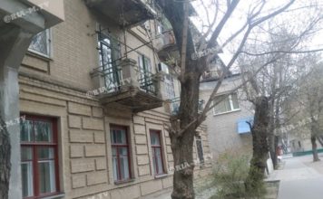 В Мелитополе на головы прохожих в любой момент могут рухнуть балконы (ФОТО)