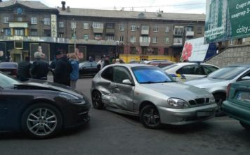 Подробности ДТП возле ТЦ «Украина»: на парковке сбили бабушку (ФОТО, ВИДЕО)