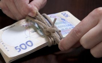 В Запорожской области директор школы растратила почти полмиллиона бюджетных средств