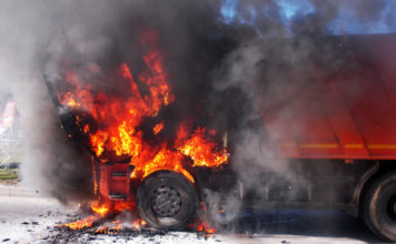 В запорожском селе сгорел КамАЗ (ФОТО)
