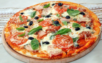 Запорожанка приобрела в супермаркете пиццу с опасной начинкой (ФОТО)