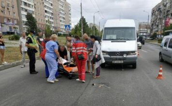 В Запорожье маршрутка сбила женщину: подробности (ФОТО, ВИДЕО)