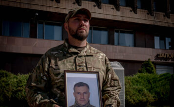 В центре Запорожья прошло прощание со снайпером «Азова»