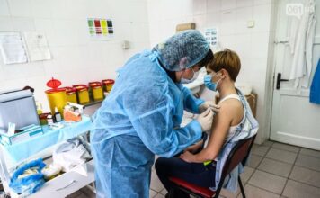 «Сильно болела голова»: запорожская журналистка рассказала о самочувствии после вакцинации