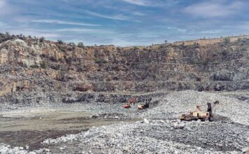 В Запорожье главу фирмы подозревают в незаконной добыче гранита на 1 миллиард грн