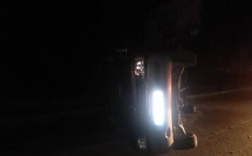 В Мелитополе в результате аварии перевернулся микроавтобус (ФОТО)