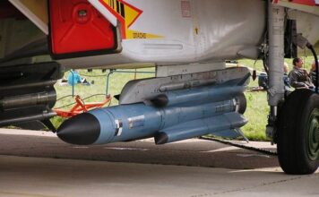 В Запорожье из-за ракетного обстрела пострадали дома и люди (ФОТО)