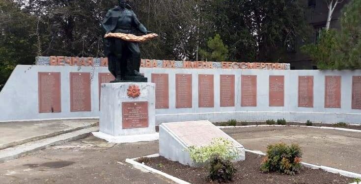 На Запоріжжі окупанти спаплюжили стелу пам’яті загиблих у ІІ Світовій війні