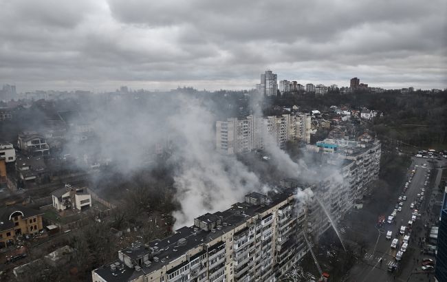 У Києві пролунали потужні вибухи на тлі загрози ракет