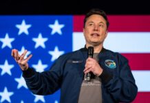 SpaceX пришвидшує програму польоту на Місяць після критики NASA
