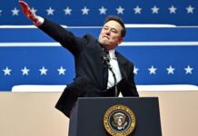 Акціонери Tesla планують виплатити Маску трильйон доларів, але є умови