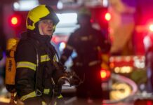 Чугуїв атакували понад десяток дронів: постраждали підприємство і навчальний заклад