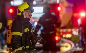 Чугуїв атакували понад десяток дронів: постраждали підприємство і навчальний заклад