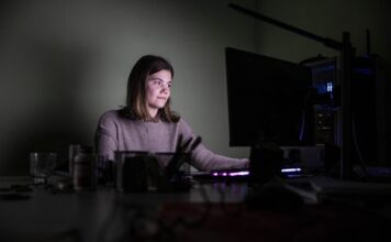 Екстрені відключення чи погодинні? Що зі світлом в Україні і як перевірити графік