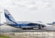 Історичне рішення: російський Ан-124, що застряг у Канаді, можуть передати Україні
