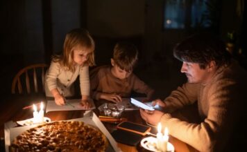 Які сьогодні графіки відключення світла в Україні: повний список по областях