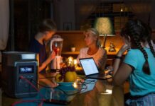 Стрибок попиту та цін. Скільки зараз коштують зарядні станції та павербанки в Україні