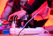 Техніка може «згоріти»: як уберегтися від стрибків напруги під час відключень світла