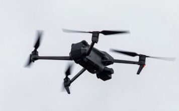 У Швеції через невідомі дрони призупинили роботу аеропорту: що відомо