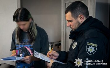 Організували масштабну шахрайську фінансову біржу: слідчі поліції повідомили про підозру учасникам організованої злочинної групи