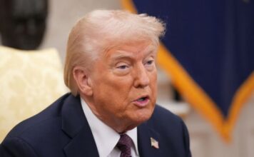 Відставка топ-керівників BBC: Трамп звинуватив їх у спробі вплинути на вибори у США
