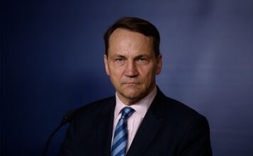 «Віктор заслужив свій орден Леніна»: Сікорський та Сійярто посперечалися через Орбана