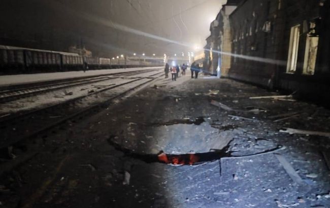 Як виглядає пошкоджений ударом РФ вокзал у П’ятихатках: в «Укрзалізниці» показали наслідки_693fc1833bb3a.jpeg