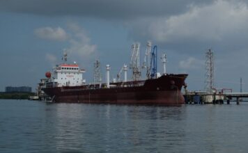 МЗС Туреччини викликало дипломатів України та РФ через атаки на танкери в Чорному морі