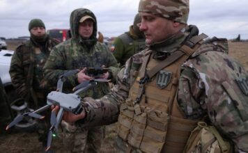 На Торецькому напрямку дрони «Фенікса» розбили вщент БТР і РСЗВ росіян