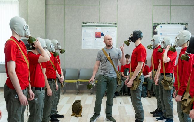 Окупанти втягують випускників шкіл у війну проти України, — голова Луганської ОВА_6934fd41196fb.jpeg