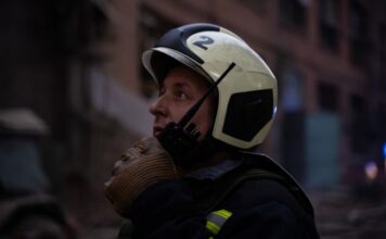 РФ масовано атакувала Херсон: горіли житлові квартали, частина міста без світла