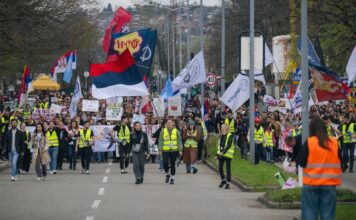 Тисячі студентів у Сербії вийшли на протести проти тиску влади на університети