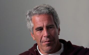 У США заявили, що Трамп нібито зник із нових файлів Епштейна