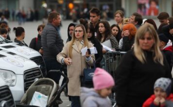 Українці в Польщі купують квартири й рідше переказують гроші додому: нове дослідження