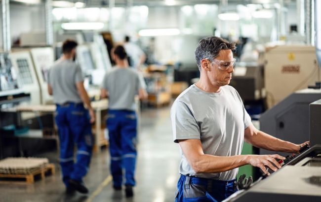 Зарплати в Україні 2025: хто заробляв найбільше та де зросли доходи_69526ec9263f6.jpeg