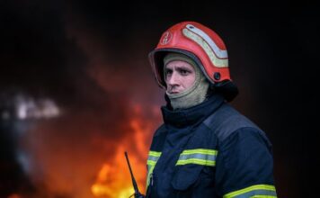 Дніпро під атакою дронів: є поранені та руйнування