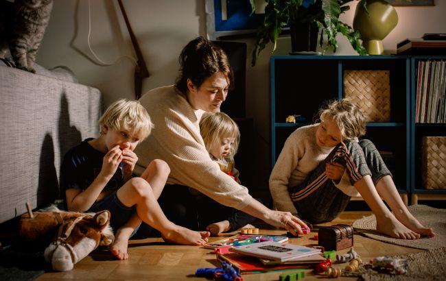 Дострокова пенсія та надбавка понад 900 гривень: хто може отримати в Україні у 2026 році_6979fbc45e31c.jpeg