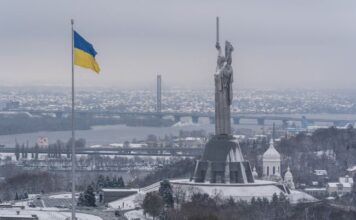 У Києві приспустять головний прапор України: що сталось