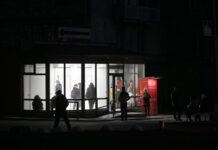 Життя без світла і тепла: чи штовхають блекаути українців покидати домівки